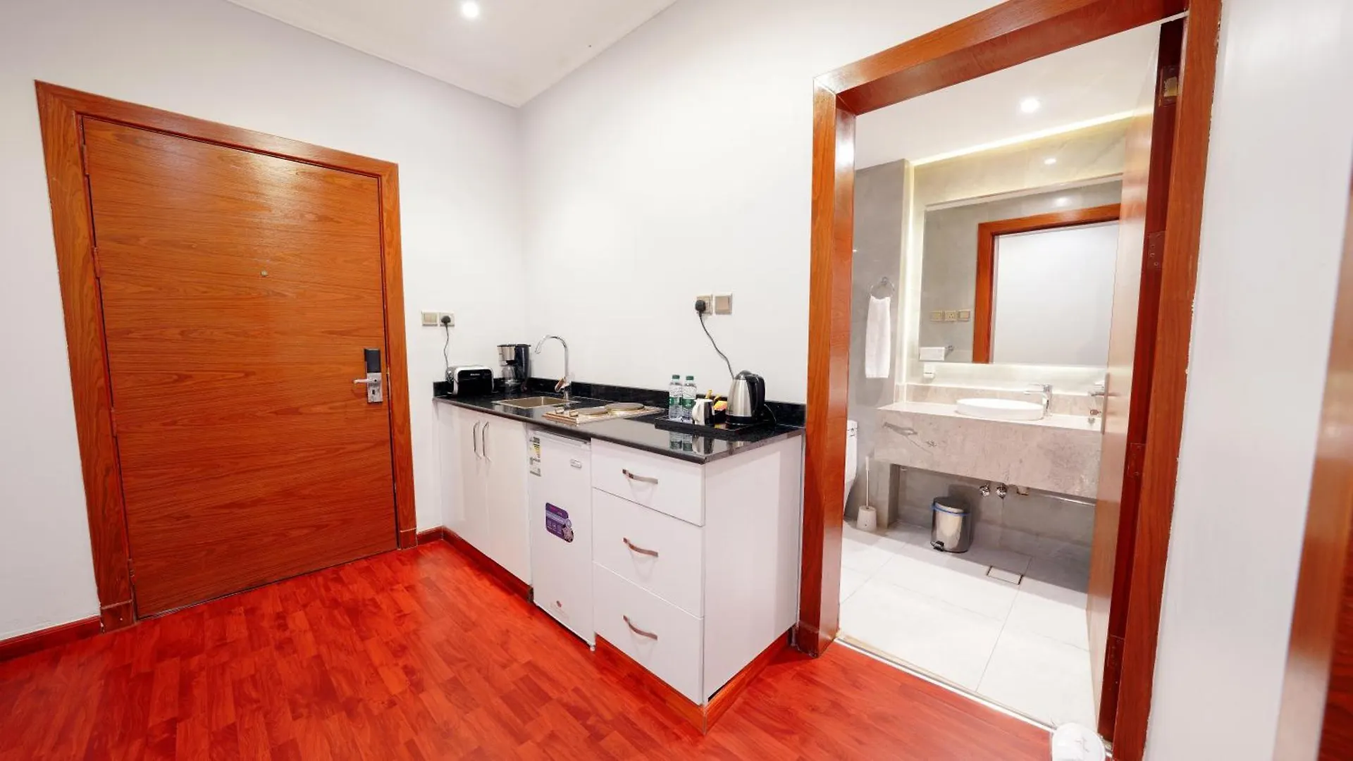 Апарт-отель Almasem Serviced Apartments -Exit 5 Эр-Рияд Саудовская Аравия
